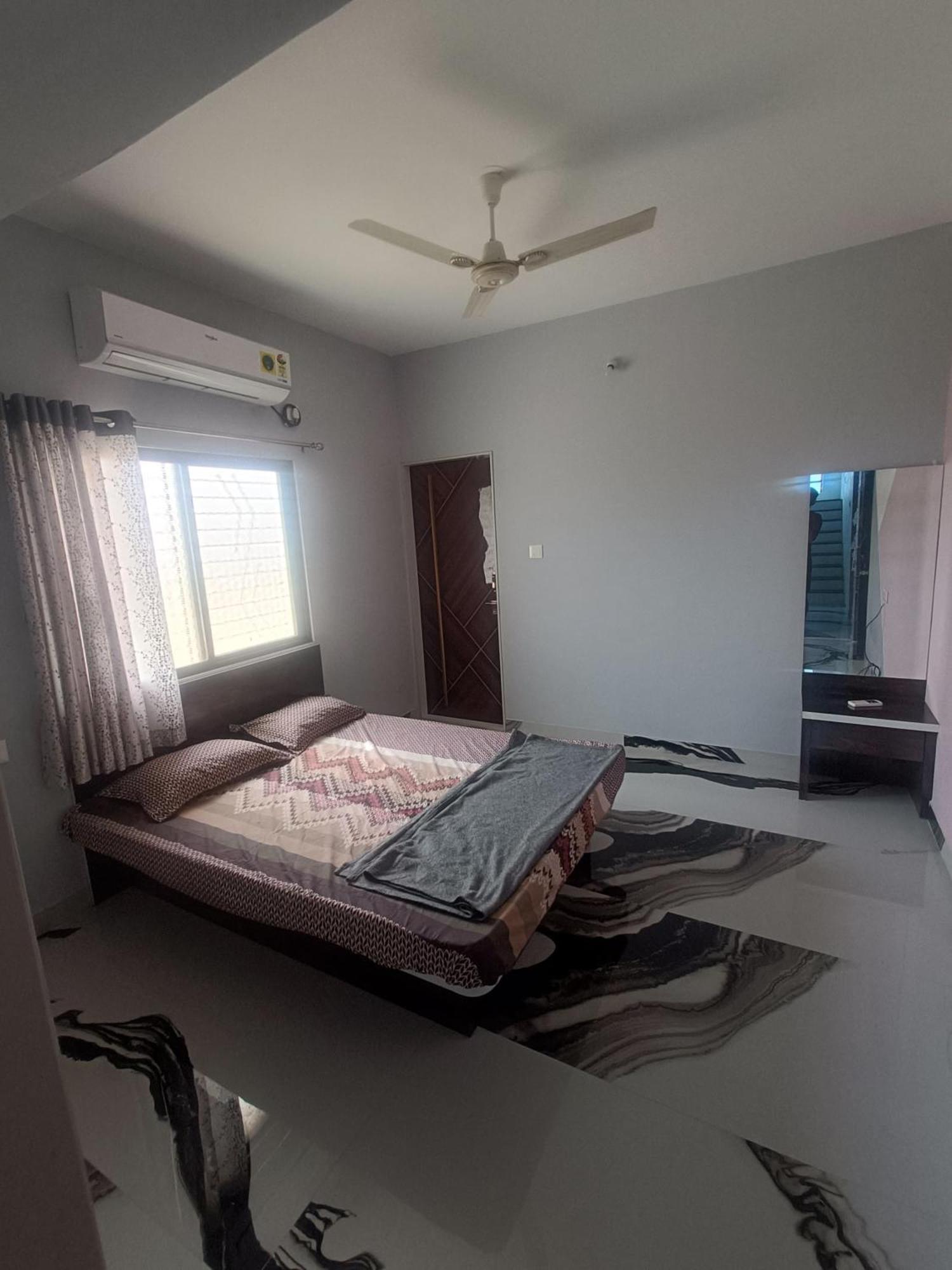 Matoshree Guesthouse Akalkot Экстерьер фото